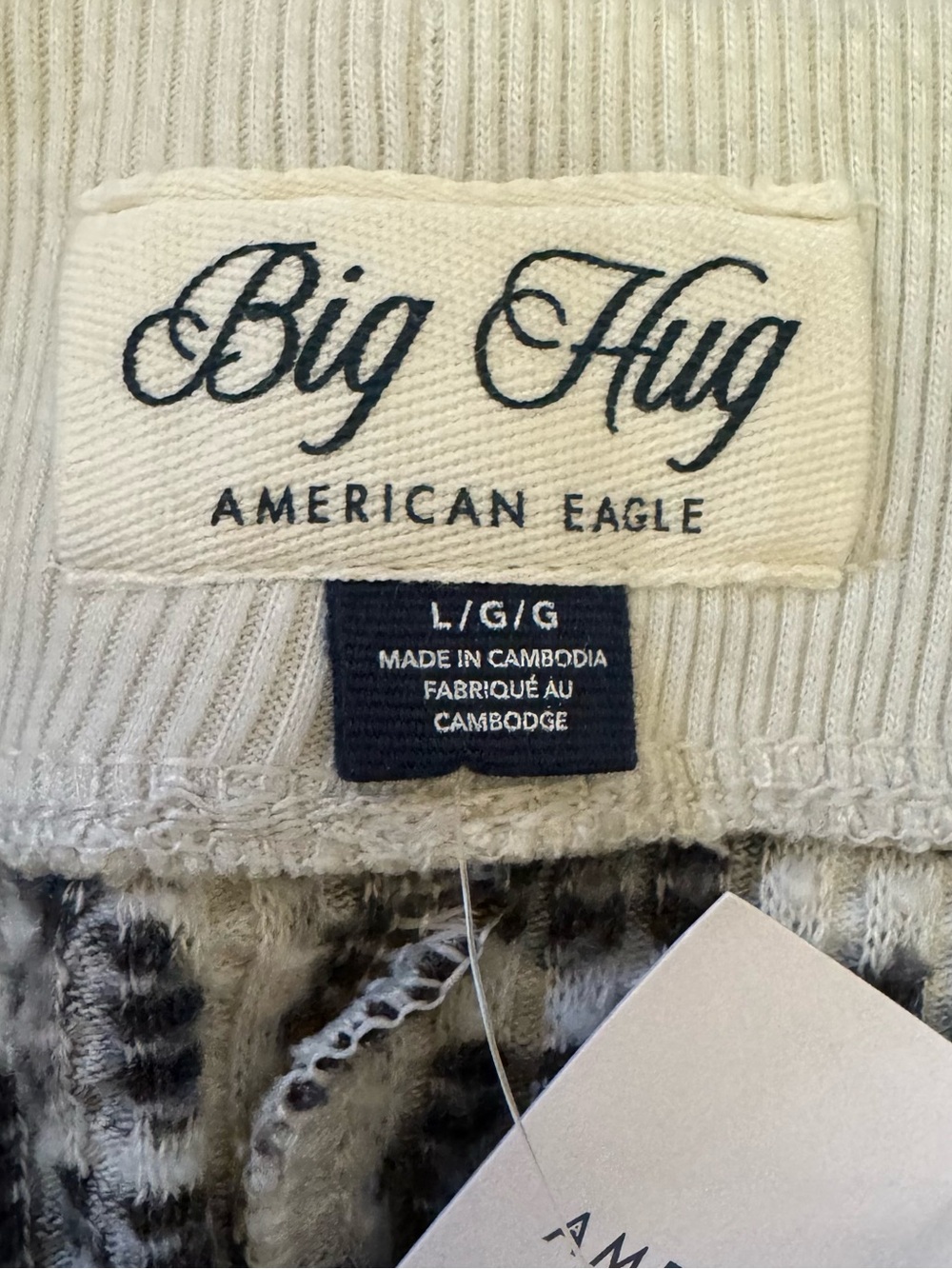 Women’s American Eagle High Waisted Big Hug Waffle Shorts - Picture 4 of 4